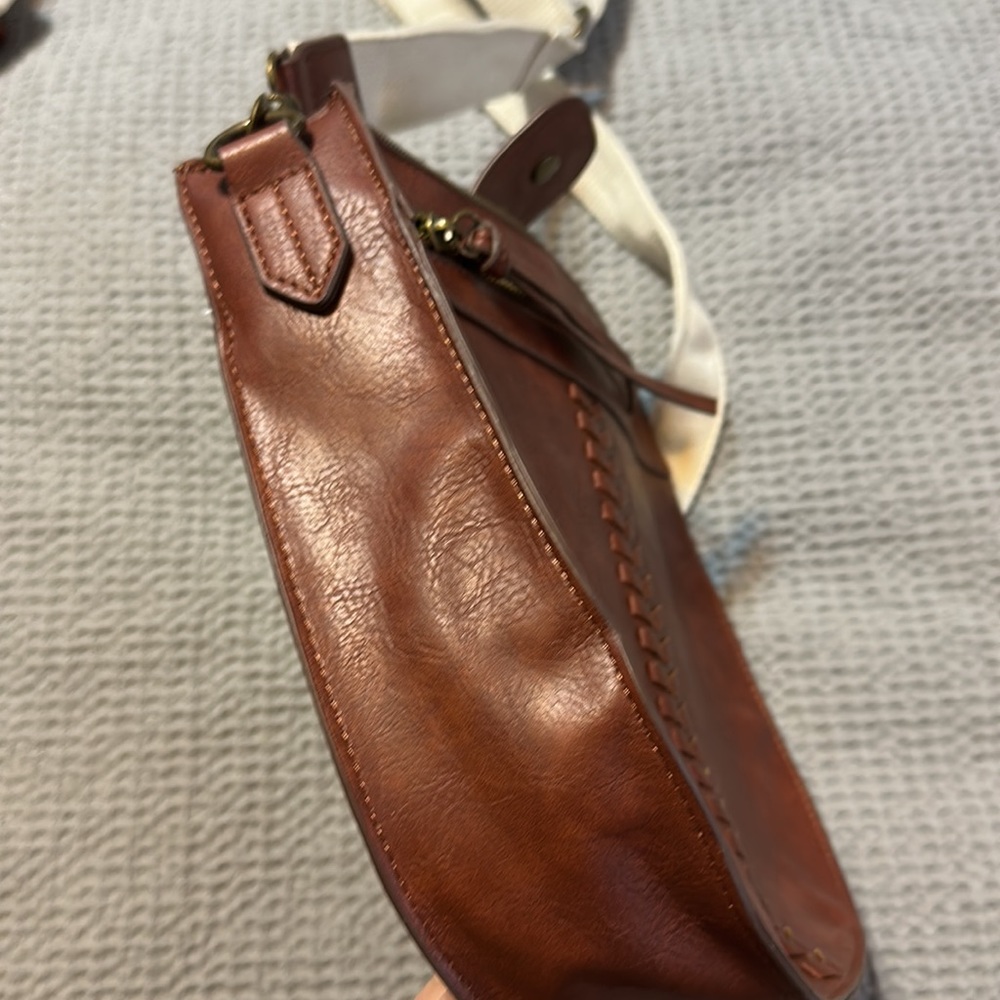 Crossbody - Picture 4 of 4